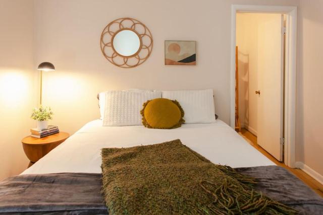 Classic & Cozy Apartments - Parking & Close to DW