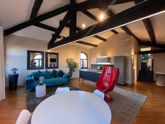 Piazza Erbe Lodge