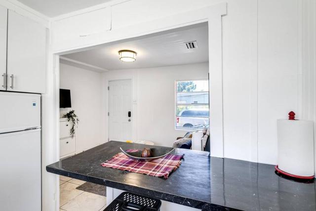 Inviting 1-BR apartment for 4 people V2