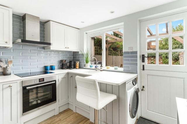 Stylish Central Saffron Walden Cottage with Courtyard Garden