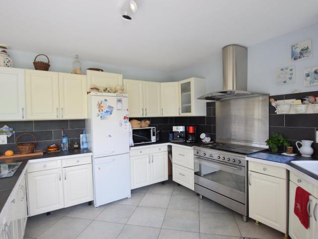 Charmante maison familiale, animaux admis, parking, chauffage au sol, poêle à granulés - FR-1-498-93