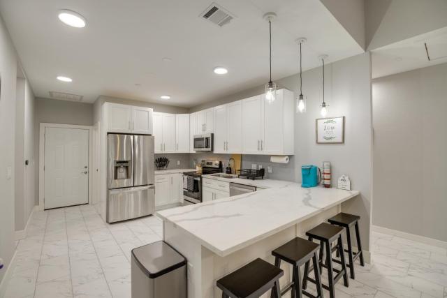Gated Houston Home w/ Large Yard: 4 Mi to Downtown
