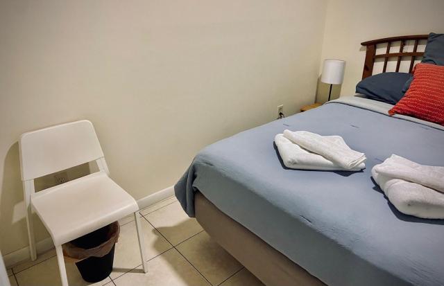 Private Room near Miami Airport - Free parking - 02