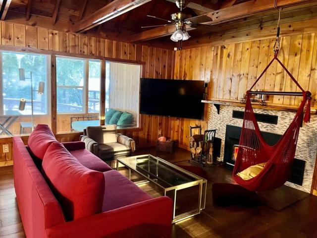 Serene and Magical Cabin with Barrel Sauna and Air Conditioning