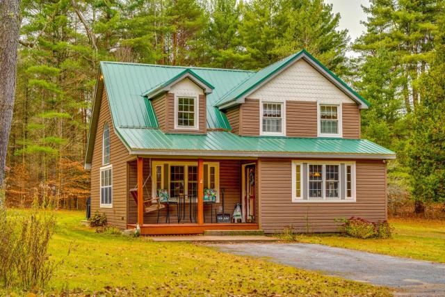 Greig Getaway Near Brantingham Lake & Ski Resort