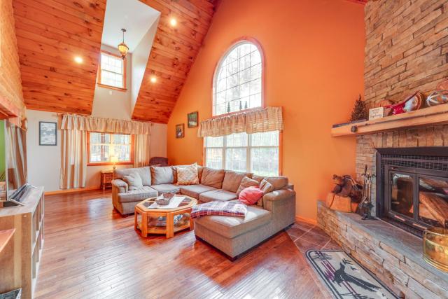 Greig Getaway Near Brantingham Lake & Ski Resort