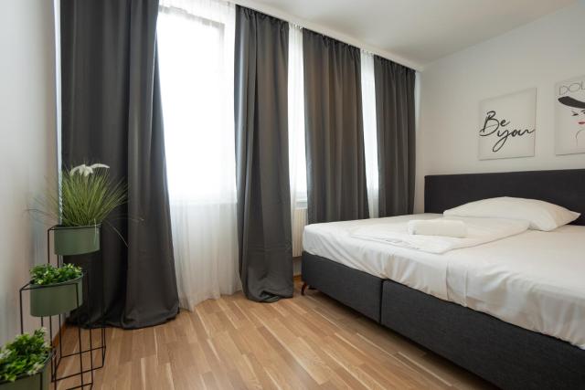 Charming Apartment with Balcony, Close to Stephansdom Cathedral