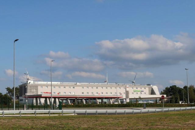 Holiday Inn Express - Hamburg South A7-AS42 by IHG