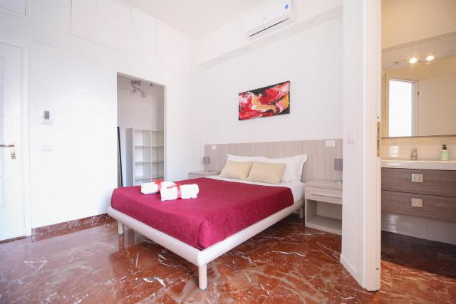 Rome Aparts - Deluxe Apartment with 3 bedrooms at St Peter square