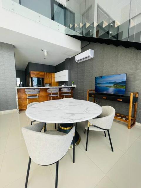 Hospedate En Elegante Penthouse En Culiacan