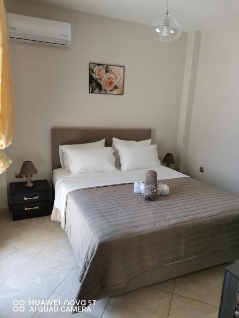 Spacious 2 bedroom apartment close to Lindos - sleeps 6 full air conditioning