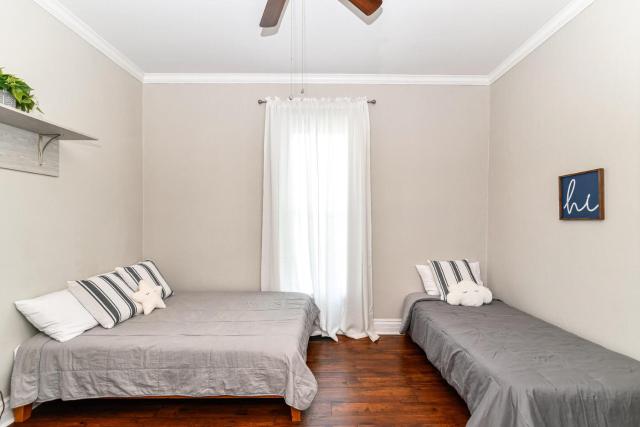 Cheerful 2-Bedroom Cottage in Downtown Noblesville