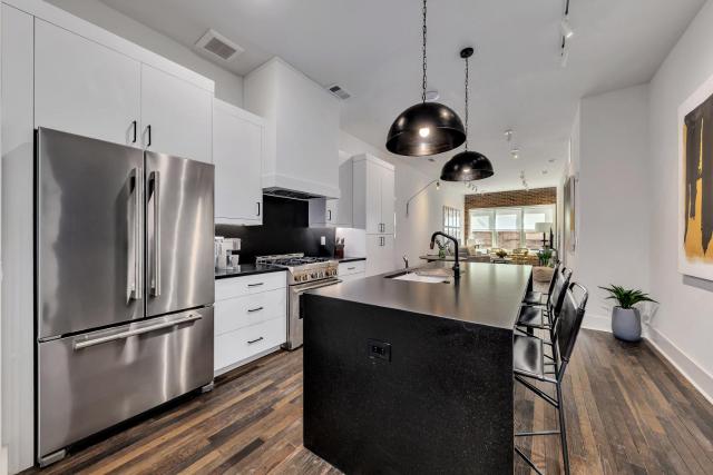 Loft w BBQ grill & patio Apt 102