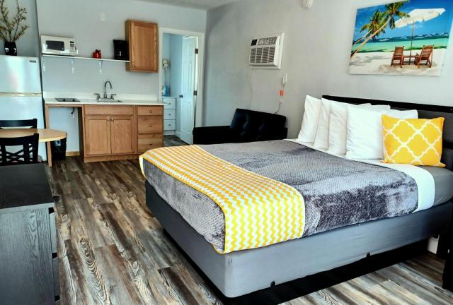Johns Pass Beach Motel - Treasure Island Beach