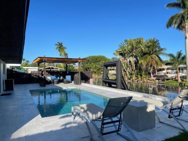 Modern pool home on the lake near Hardrock FLL airport