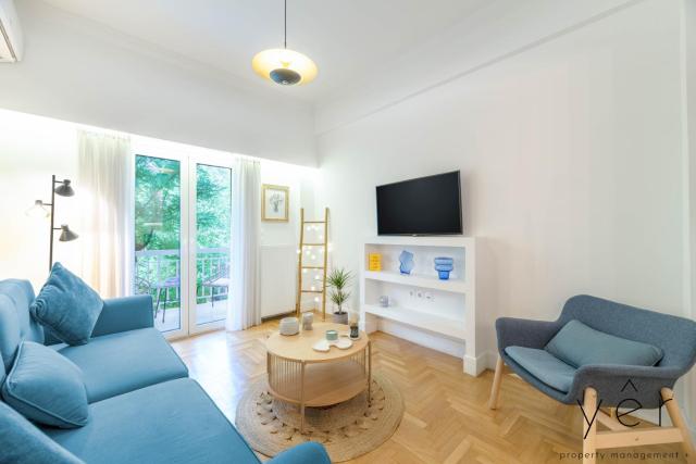 Trendy Living in Koukaki! "Hotspot!" Nighttime noise possible