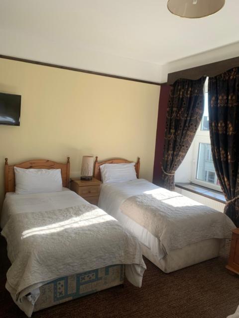 Buggle's Pub and Accommodation