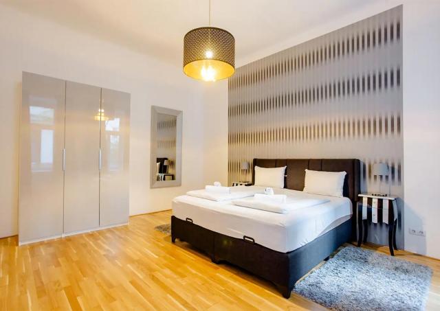 Central Apartment for 4 near City Center & Metro U2