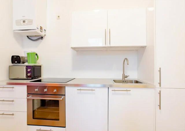 Central Apartment for 4 near City Center & Metro U2