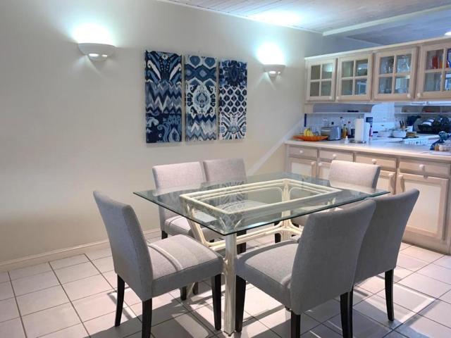 Bay View #7 is a 2-bed, 3,5-bath waterfront townhouse in a gated community, townhouse