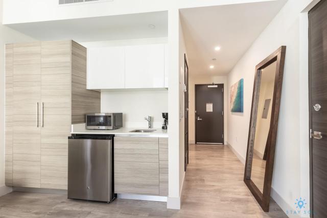 New Studio - Hollywood Beach Bliss for 2