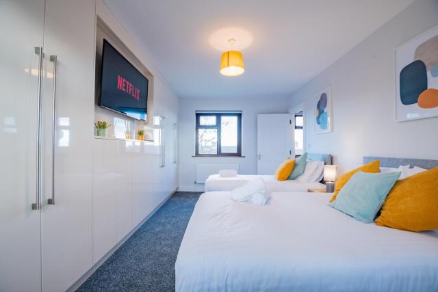 Central Galway House - Private Parking - Sleeps 7
