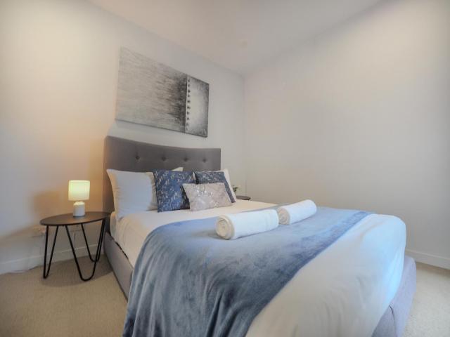High level on 36th Floor 2BR Balcony Wifi Pool