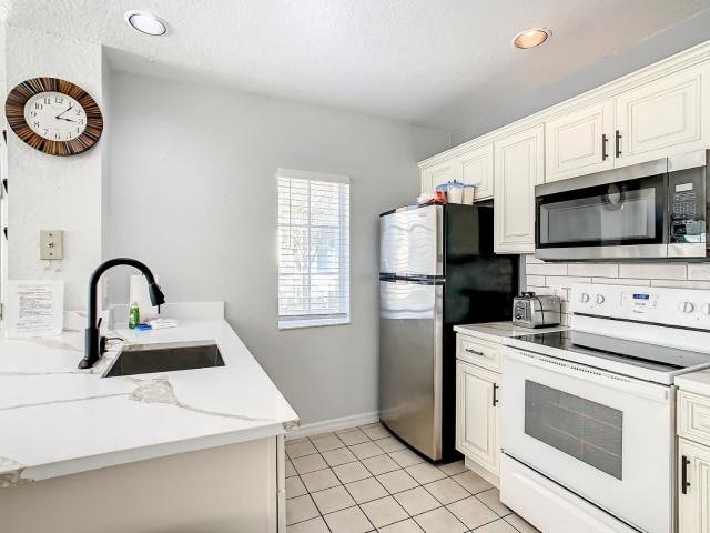 4 Bedroom Townhouse in a Gated Resort!