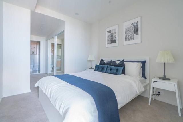 Stunning 1BD Haven with Panoramic City Views