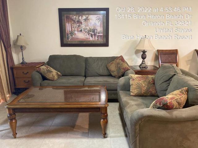 Disney 1 mile , Blue Heron 1 room 2 bath,amenities,6 guests, walk to restaurants, no fees at check in or check out