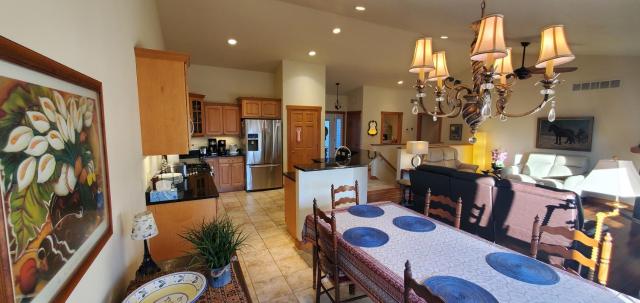 Beautiful 4+ bed 3 bath Condo 20 minutes to Madison