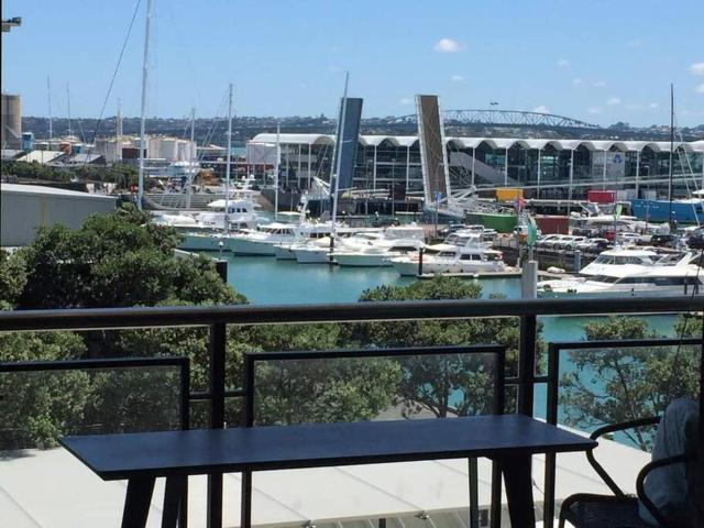 A Luxury Waterfront Nest Above Viaduct Harbor
