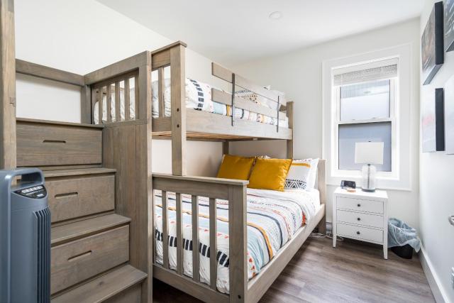 "Ski" at Hills Meaford, Second Floor Suite w Bunk Beds