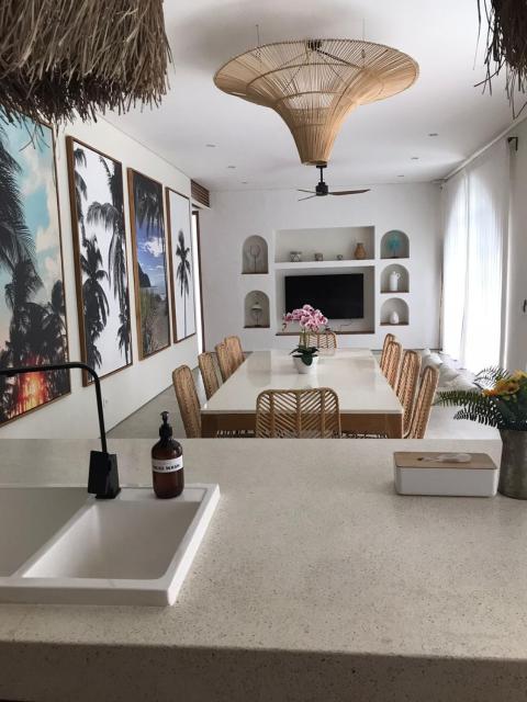 Villa Anwa Cove - Gorgeous 6-BR & 2-Pool Villa in Bali