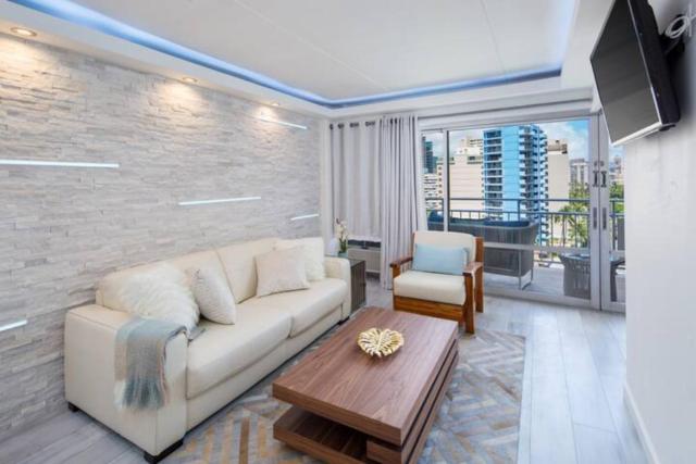 Ilikai's Best Beach Front Executive Suite