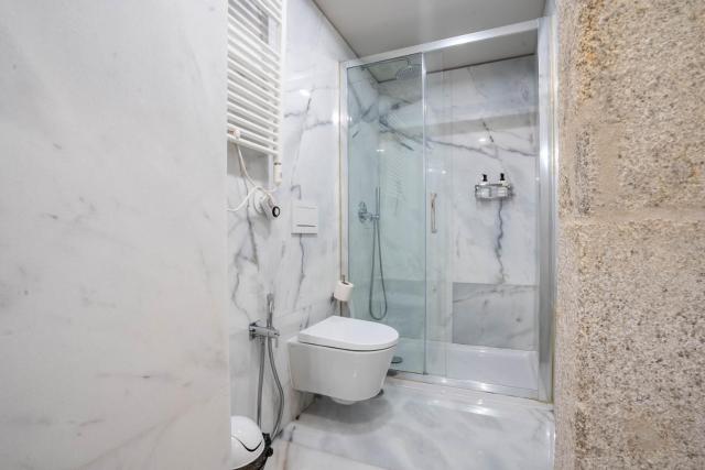 Primrose 1BR Delight w Parking by LovelyStay