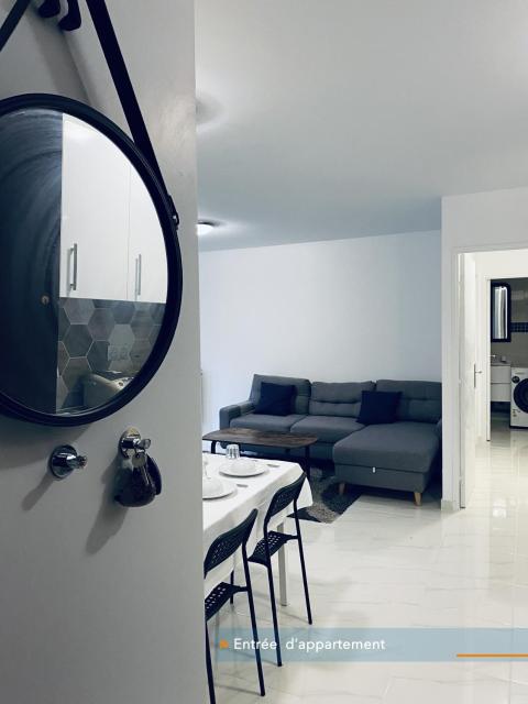 Appartement parisien neuf, moderne avec une grande salon, 2 chambres, 3 lits, parking gratuit, 15min de Paris et 13 min aéroport Orly
