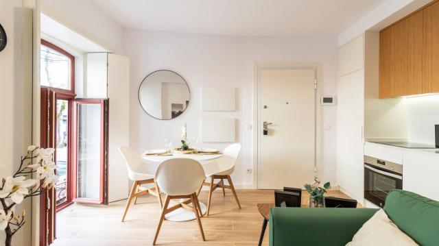 Old Town 1BR Duplex by LovelyStay