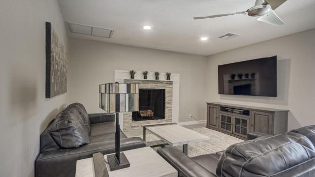 Tempe Remodel w Sparkling Pool and Game Room