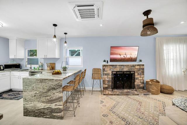 Luxurious Beach House Two Blocks From the Beach.