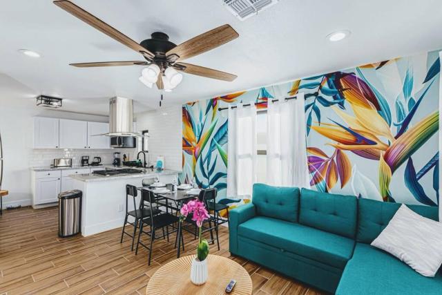 Phoenix Retreat - 2 Bedroom Home with King-Size Bed - 3 Smart TVs - 10 min from Airp - Unit A