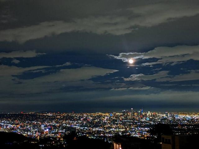 Epic Views! Hollywood Hills SkyVilla: Crow's Nest