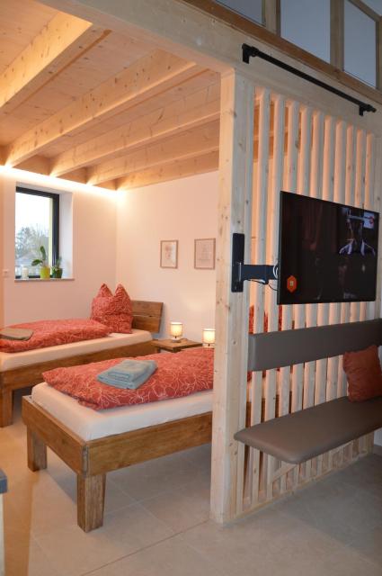 Ferienwohnung, 1-Zimmer, 1-3 Personen, 31 qm, mit Balkon, in ruhige Lage, direkt an der Aach