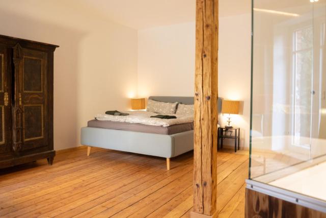 Loft Apartment mit großer Badewanne B