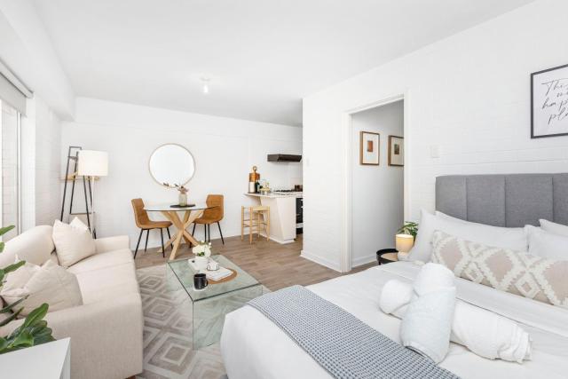 Urban Chic Studio by 'the Strip'