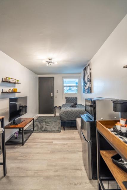 Cozy Studio w/gated parking