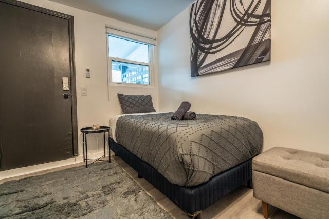 Cozy Studio w/gated parking