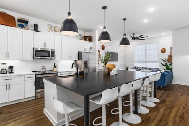 Gorgeous East Nashville House with Rooftop Patio, Garage, 9 Beds, 3 Miles to Downtown