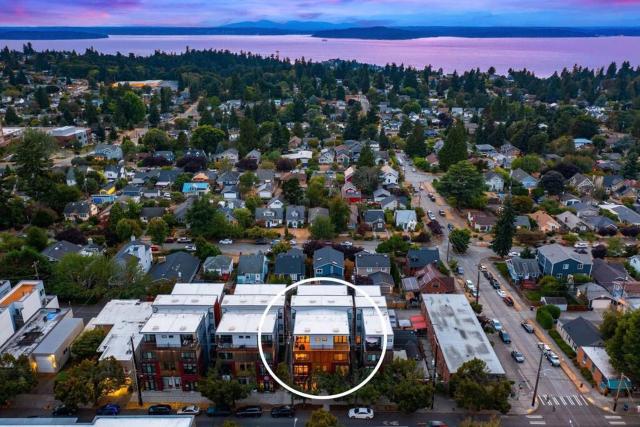 West Seattle's Modern Townhome