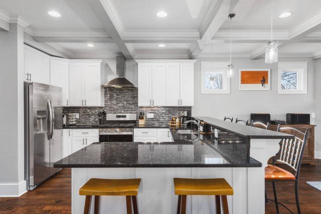 Walk to Broadway & Germantown Large House with Patio